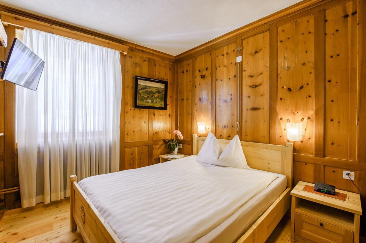 Hotel Centrale, Typically Swiss Поскьяво Экстерьер фото
