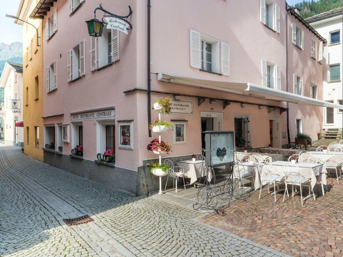 Hotel Centrale, Typically Swiss Поскьяво Экстерьер фото